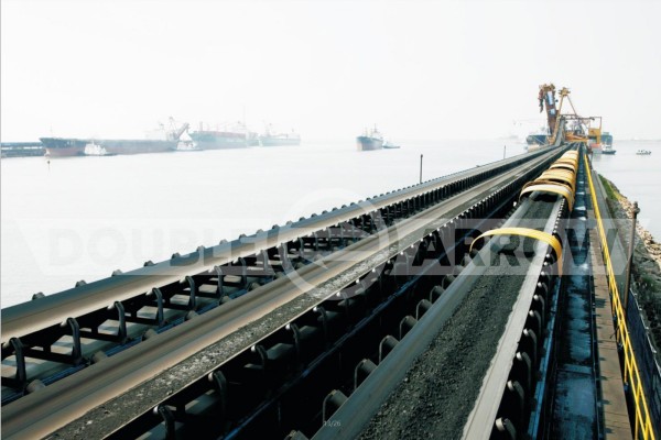 17473825688623515EED.jpg 港口運(yùn)煤.jpg